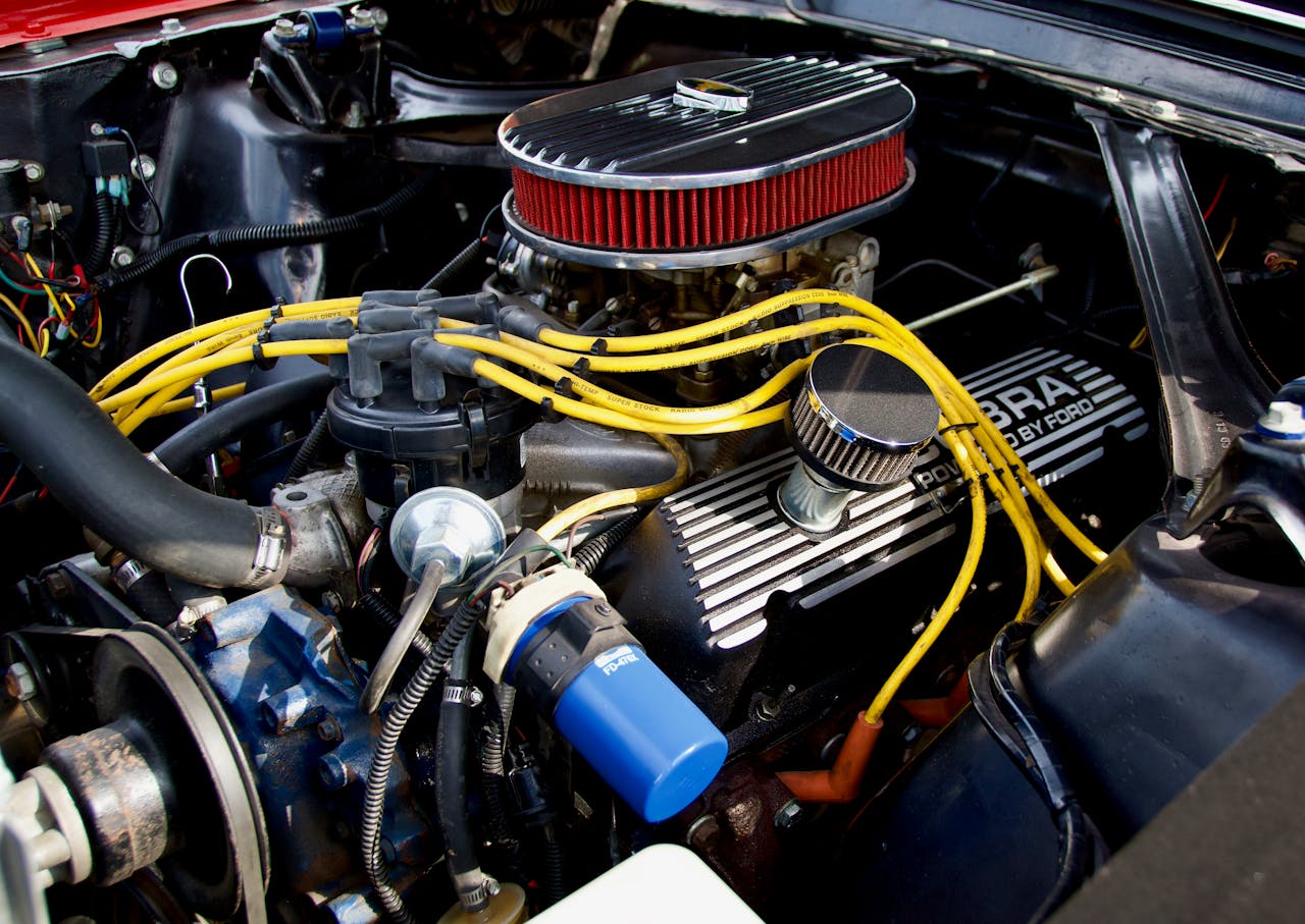high-performance-ford-engine-close-up-32912352